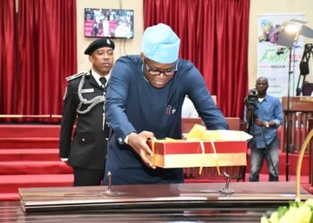 Oyo State Governor, Seyi Makinde, presenting 2025 Budget to State House of Assembly, at the House Chamber, Secretariat, Ibadan. PHOTO: Oyo Gov's Media Unit