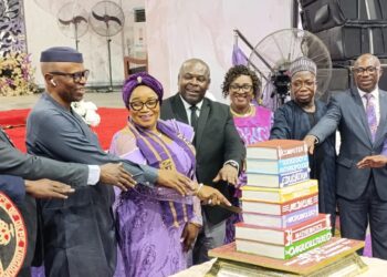 Left to Right Dr Olusegun Mimiko, Prof Lilian Salami, VC, UNIBEN and other principal officers of the University cutting the 54th Anniversary Cake