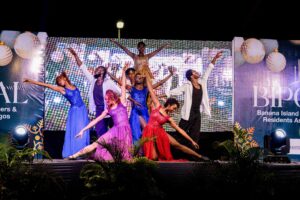 Glo sets Banana Island Aglow on Starlight Night