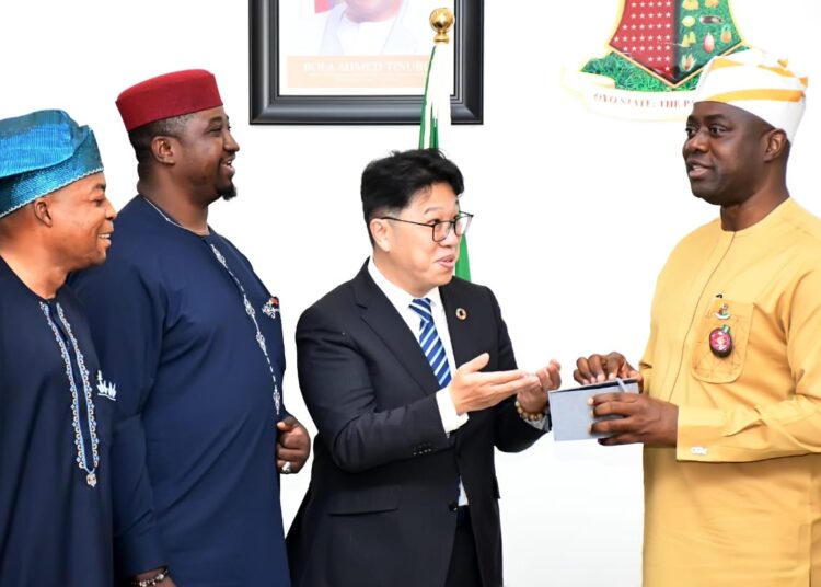 1: From right, Oyo State Governor, Seyi Makinde; Executive Secretary General, Working Committee for Overseas Cooperation of China Association of Small and Medium Enterprises, He Lixiong and Consul General, Nigeria in Shanghai and China, Ambassador Gbadebo Afolabi, during Chinese Business Investor visit to Governor's Office Secretariat, Ibadan. PHOTO: Oyo Gov's Media Unit.

2: From right, Oyo State Governor, Seyi Makinde; Executive Secretary General, Working Committee for Overseas Cooperation of China Association of Small and Medium Enterprises, He Lixiong; Chairman, Belt and Road Africa Economic Promotion, Innocent Okonkwo and Consul General, Nigeria in Shanghai and China, Ambassador Gbadebo Afolabi, during Chinese Business Investor visit to Governor's Office Secretariat, Ibadan. PHOTO: Oyo Gov's Media Unit.