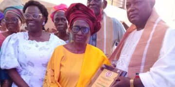 The wife of Pastor Dr. Ayo Ogunranti receiving the post humous award for her husband