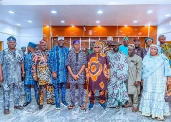 Governor Adeola Adeleke with the representatives of Osun indigens in Cot'de voire