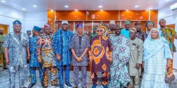 Governor Adeola Adeleke with the representatives of Osun indigens in Cot'de voire