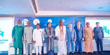 Oni of Ife with other stakeholders at the event