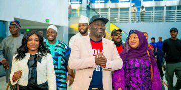 Oba Akeem Abimbola Owoade and his entourage at the airport