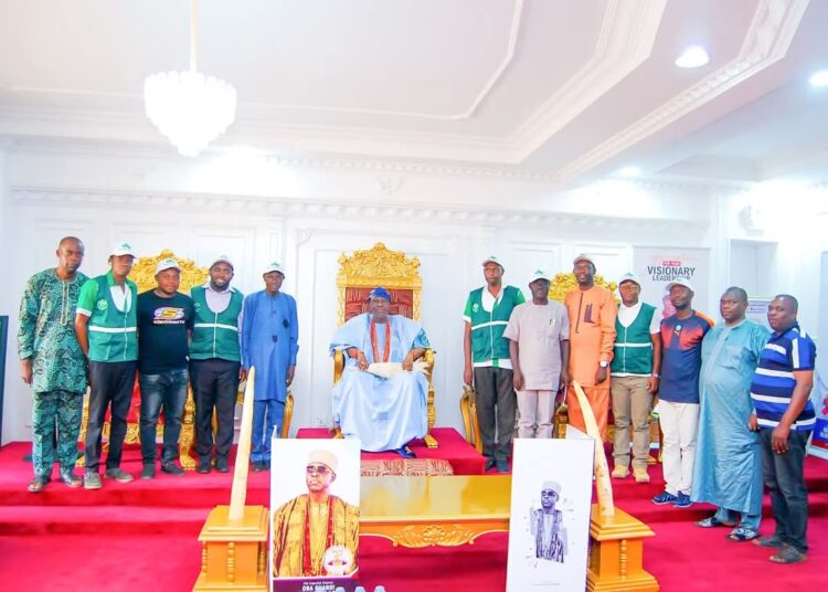 Nigerian Institute of Town planners with His Imperial  Majesty Oba Ghandi Afolabi Olaoye Soun of Ogbomosoland during their courtesy visits to the monarch