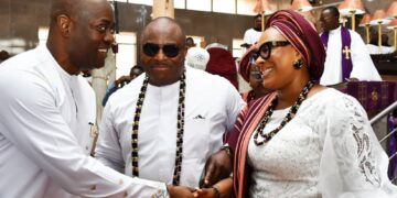 From left, Oyo State Governor, Seyi Makinde; Pastor Christian Adeoye and his wife, Abi, during the burial service of their mother, Late Chief (Mrs) Florence Adeoye, held at St Paul's Anglican Church, Yemetu, Ibadan. PHOTO: Oyo Gov's Media Unit.