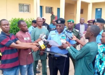 Osun State Command, CP Ibrahim Gotan, addressing the media