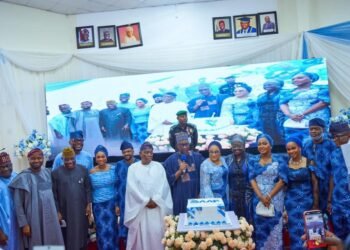 Mrs Florence Ajimobi with some of the dignitaries at the event