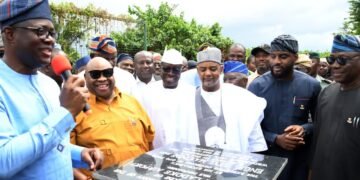 Caption

Governor Seyi Makinde speaking at the flag-off ceremony of the Samuel Ladoke Akintola Airport upgrade
