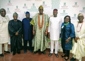 The Soun of Ogbomoso, Oba Ghandi Afolabi Olaoye, Soun Orumogege III and his team with management of NOUN during the visit to NOUN headquarters in Abuja