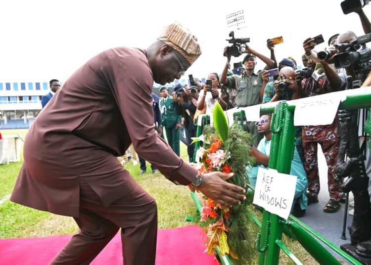 IMG-20260115-WA0018 - National Insight News Oyo State Governor, Seyi Makinde, laying the wreath during the 2026 Grand Finale and laying of 2026 Armed Forces Celebration and Remembrance Day, held at Lekan Salami Stadium, Adamasigba, Ibadan. PHOTO: Oyo Gov's Media Unit.