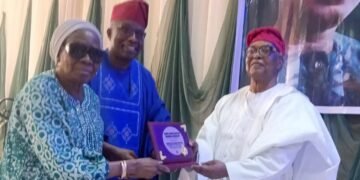 IMG-20260129-WA0033 - National Insight News Children of the late sage Dr Bimbo Akintola and Justice Ladiran Akintola Presenting Award to the Professor Akinjide Osuntokun