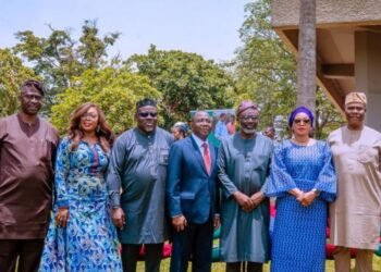 Caption: SWDC MD/CEO Dr. Charles ‘Diji Akinola (3rd right), FTID Programme Director Prof. Oyebanji Oyelaran-Oyeyinka (4th left), DG, DAWN Commission Dr. Seye Oyeleye ((3rd left), DG Southwest Governors’ Forum Ms Naomi Olabode (2nd left), Alh. SWDC executive directors Lateef Ajijola (left), Rt. Hon. Adefunmilayo Tejuoso (2nd right) and Alh. Fatai Ibikunle (right) at the TransComs launch and co-creation roundtable at the IITA, Ibadan
