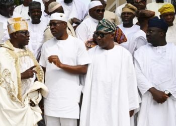 From left, Oyo State Governor, Seyi Makinde; his deputy, Barr Bayo Lawal and Aaare Musulumi of Yorubaland, Alhaji Dawud Akinola, during a homage paid to the Governor by Muslim leaders after the Eid prayer, at his private residence in Ibadan. PHOTO: Oyo Gov's Media Unit.