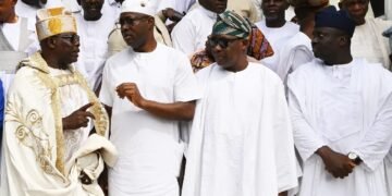 From left, Oyo State Governor, Seyi Makinde; his deputy, Barr Bayo Lawal and Aaare Musulumi of Yorubaland, Alhaji Dawud Akinola, during a homage paid to the Governor by Muslim leaders after the Eid prayer, at his private residence in Ibadan. PHOTO: Oyo Gov's Media Unit.