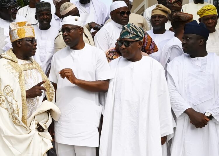 From left, Oyo State Governor, Seyi Makinde; his deputy, Barr Bayo Lawal and Aaare Musulumi of Yorubaland, Alhaji Dawud Akinola, during a homage paid to the Governor by Muslim leaders after the Eid prayer, at his private residence in Ibadan. PHOTO: Oyo Gov's Media Unit.